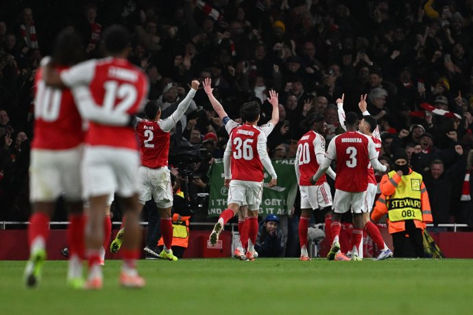 阿森纳力克乌克兰，马丁内利统治全场