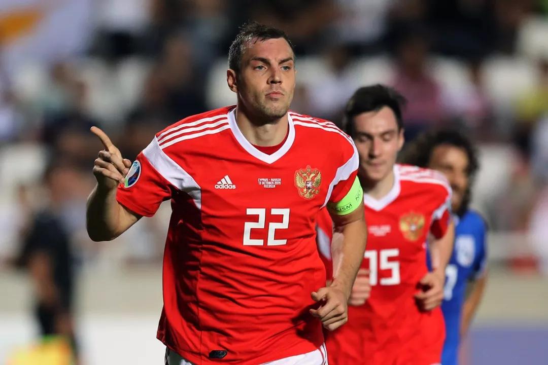 俄罗斯国家队全力以赴！欧预赛资格战三分入账