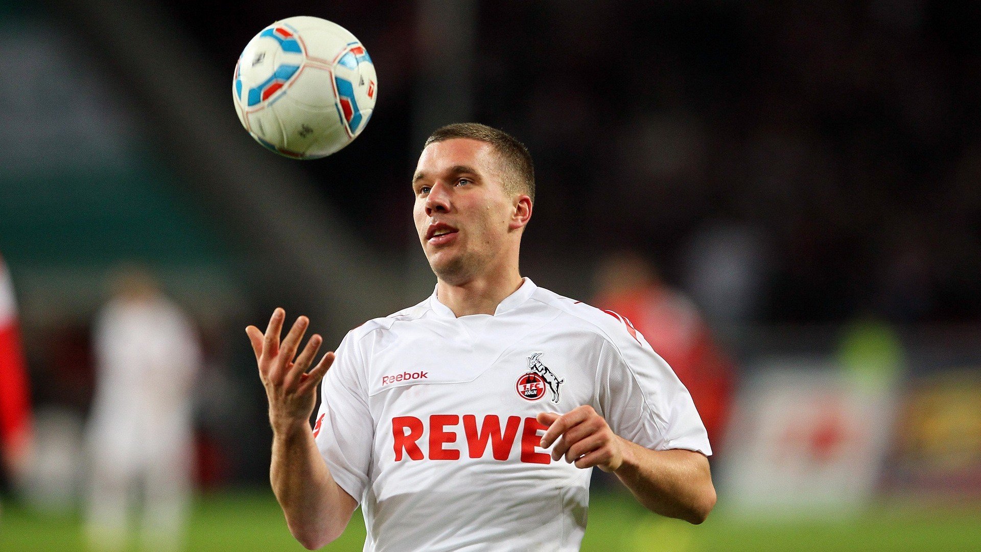 尼克斯提前终结悬念，马刺黯然退场；杰伦·格林接管季后赛舞台