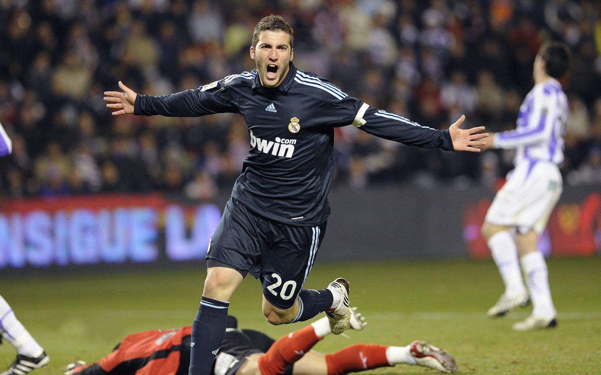 武切维奇,总决赛之夜的独舞者